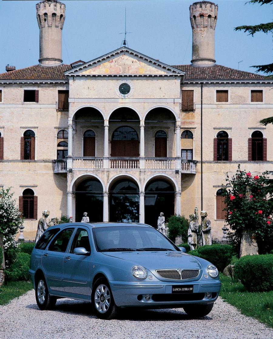  Lancia Lybra SW 1999 года  (фото 11 из 57)